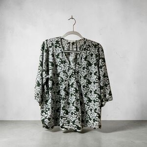 Monday Fun 1X Green Floral Boho Blouse Flowy Rayon Peasant Top Plus Size